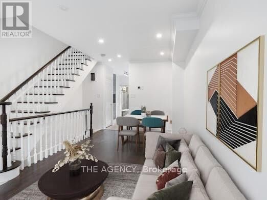 Property Photo:  185 Lippincott Street  ON M5S 2P3 
