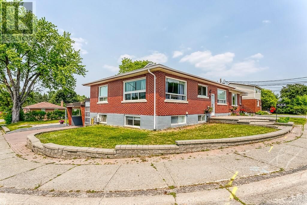 Property Photo:  444 White Avenue  ON P3C 2G3 