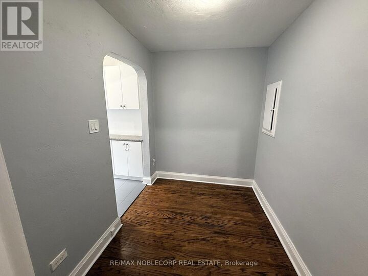 Property Photo: 1377 Bayview Avenue 1 ON M4G 3A5