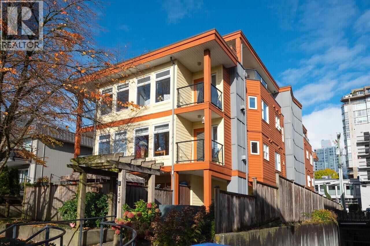 Property Photo:  152 East 12th Street 304  BC V7L 2J4 