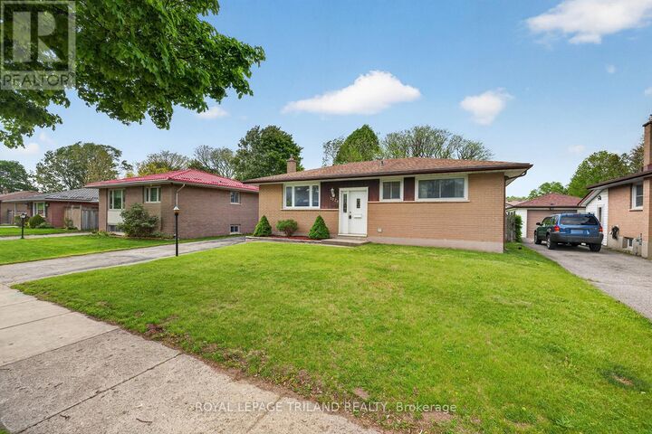 Property Photo:  1026 Chippewa Drive  ON N5V 2T5 