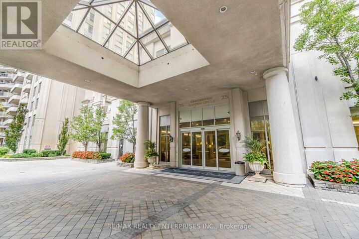 Property Photo: 35 Kingsbridge Garden Circle 3301 ON L5R 3Z5