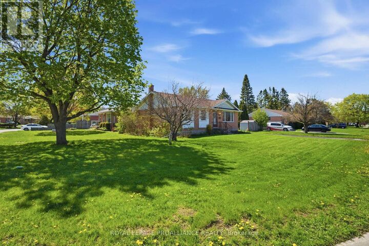 Property Photo:  79 Cascade Boulevard  ON K8P 4L6 