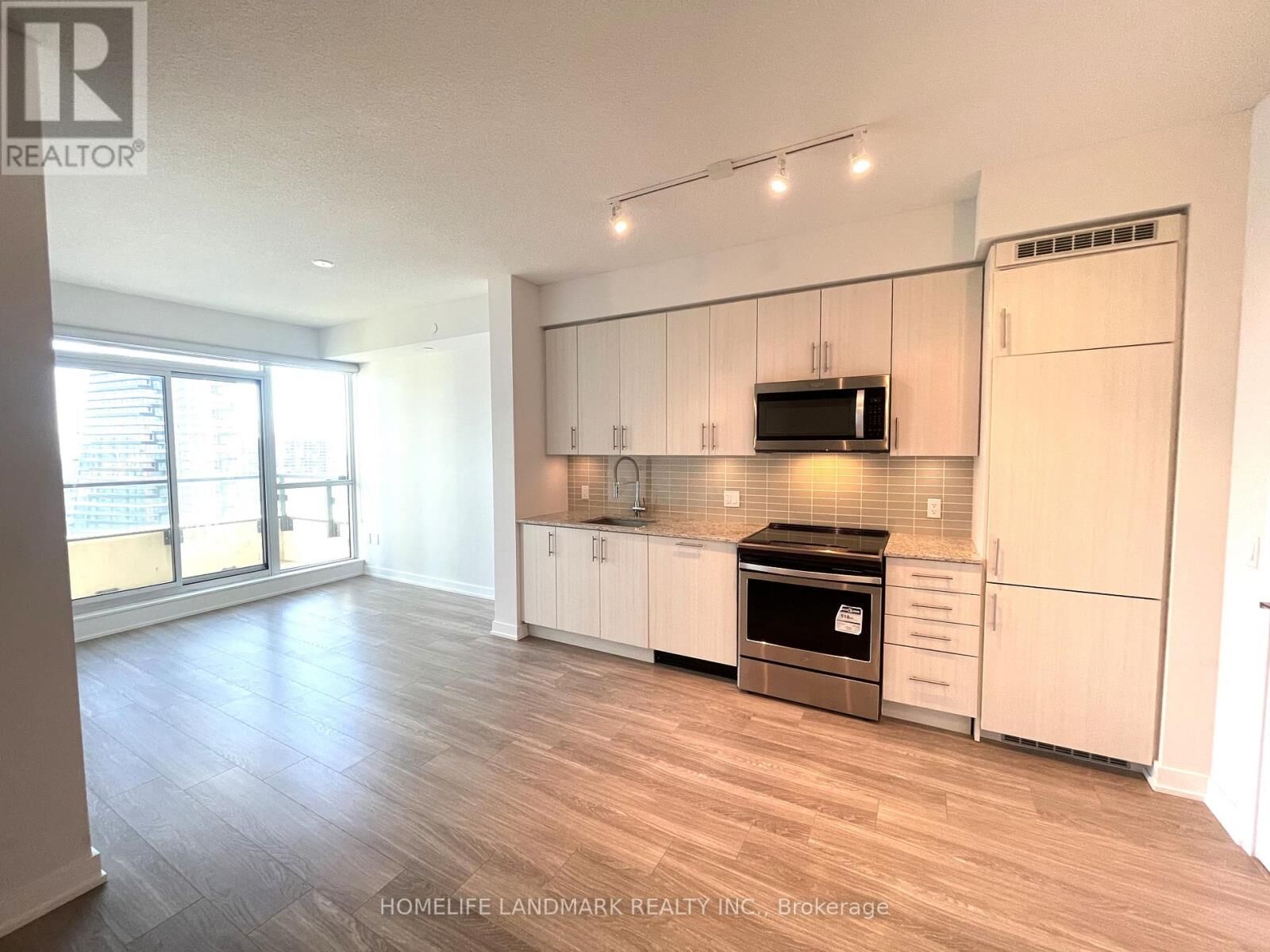 Property Photo:  4055 Parkside Village Drive 2219  ON L5B 0K8 
