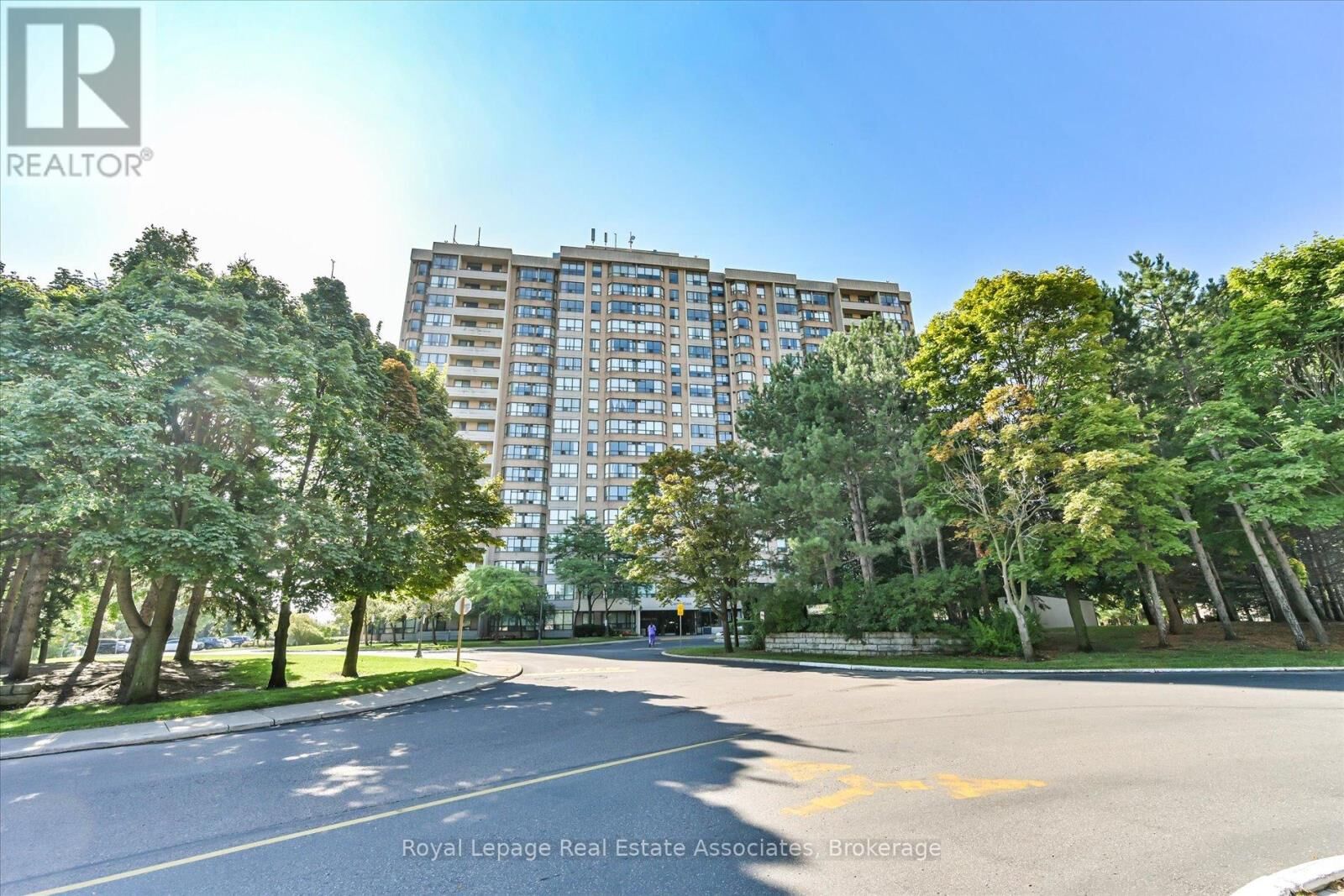 Property Photo: 10 Malta Avenue 1209 ON L6Y 4G6