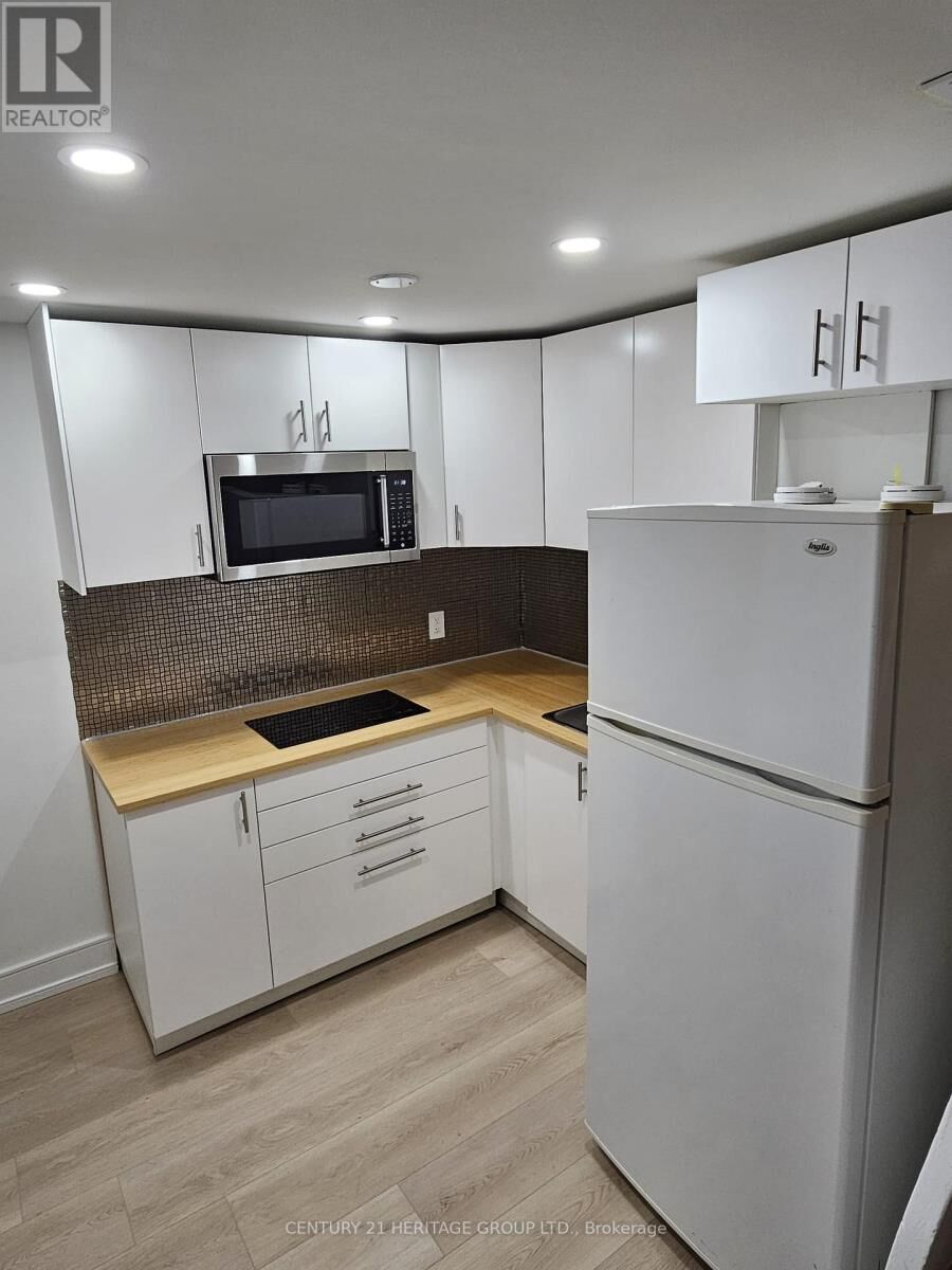 Property Photo:  81 Bolton Avenue Unit 1  ON L3Y 2X3 