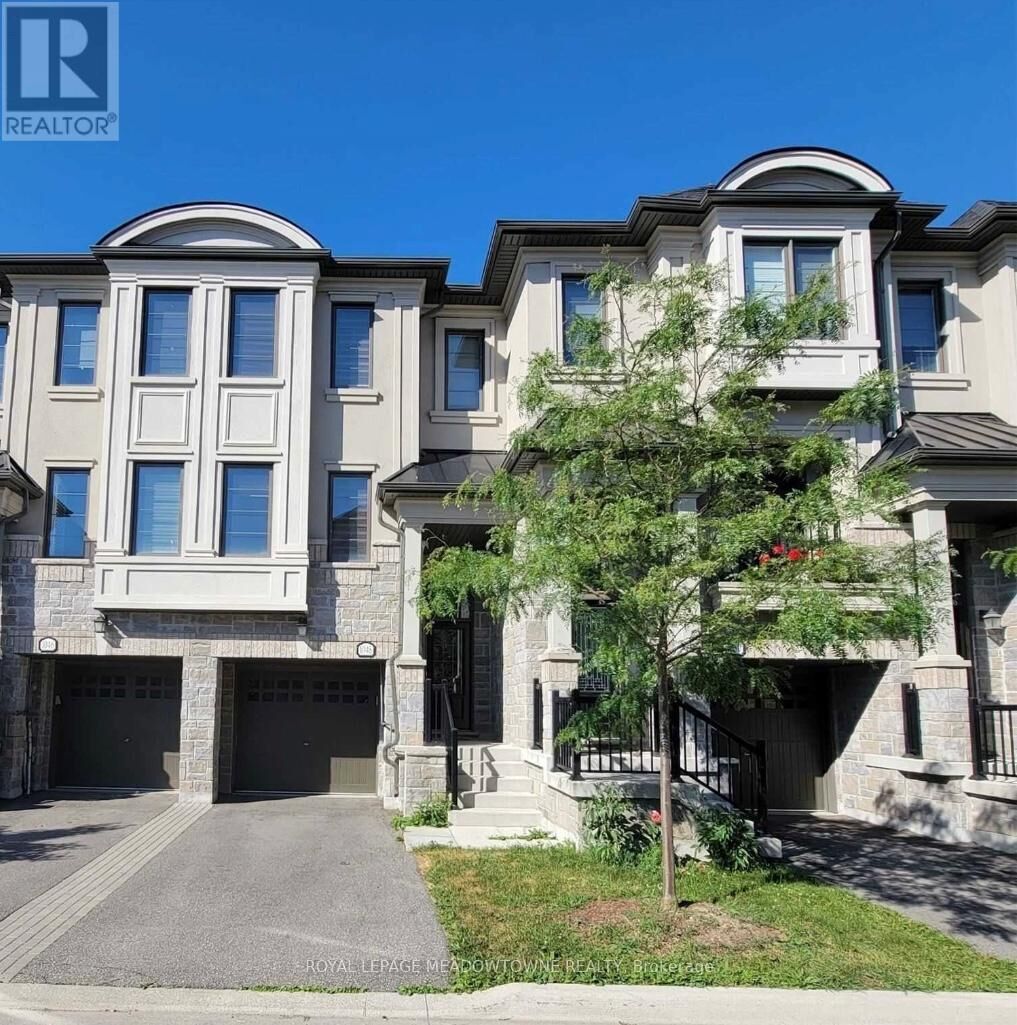 Property Photo: 1048 Beach Comber Road ON L5B 0B1