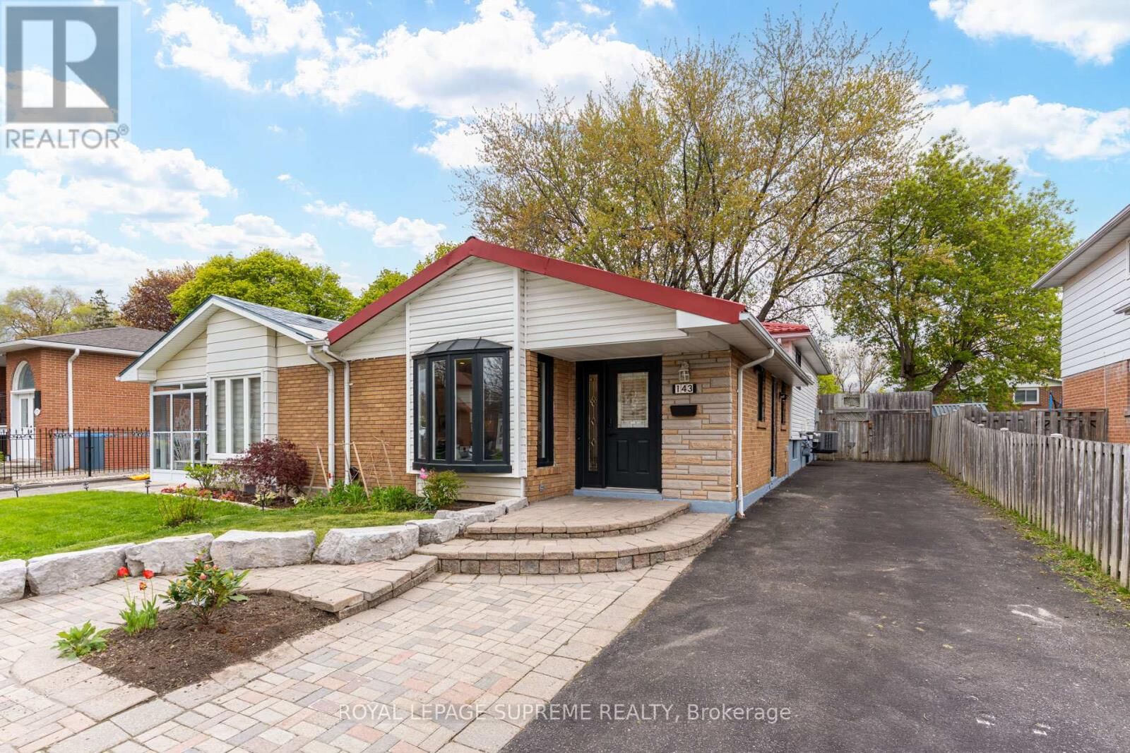 Property Photo:  143 Voltarie Crescent  ON L5A 2A5 