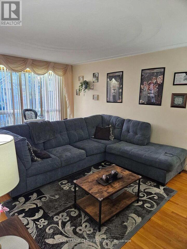 Property Photo: 197 Craigroyston Road Main ON L8K 3K2