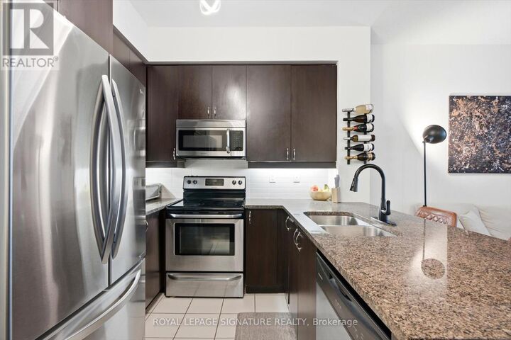 Property Photo:  1185 The Queensway 527  ON M8Z 0C6 