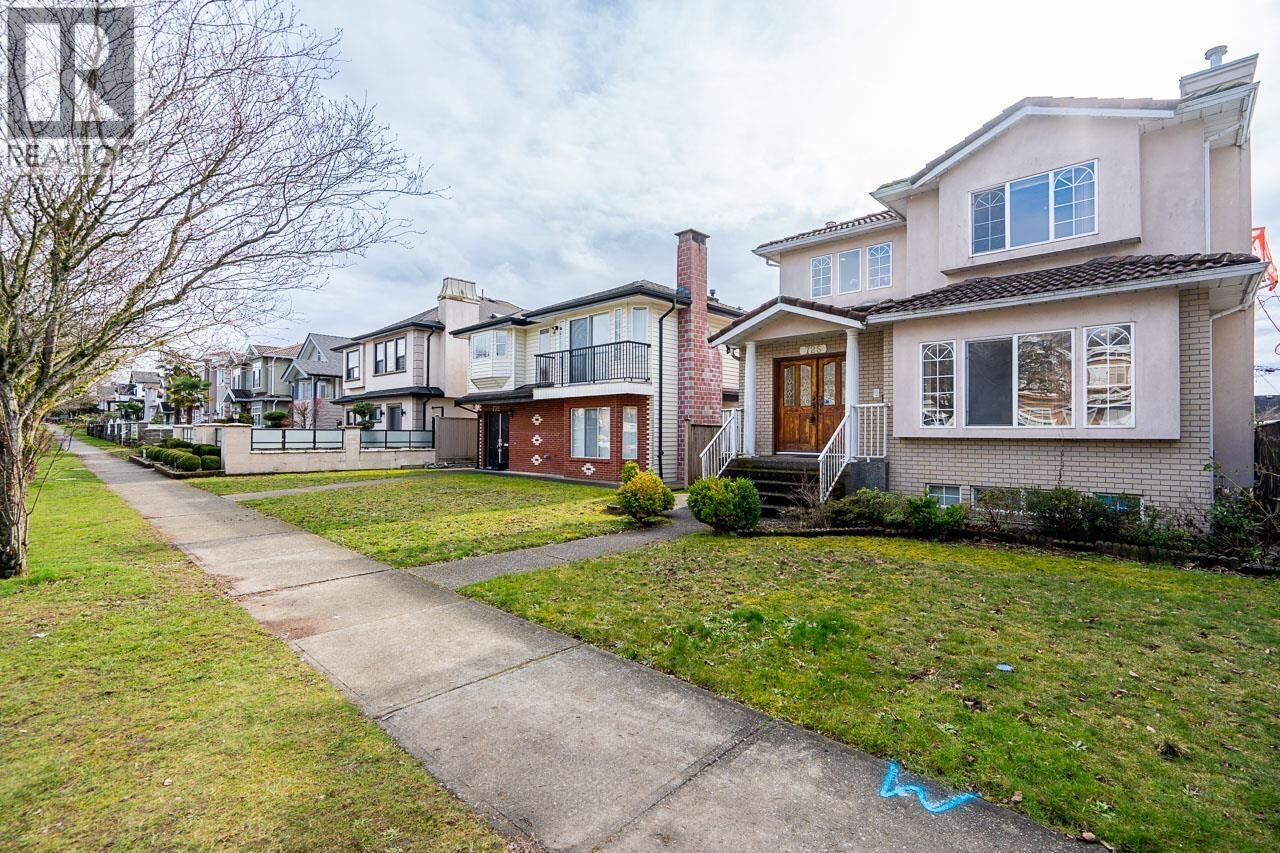 Property Photo:  726 East 56th Avenue  BC V5X 1R9 