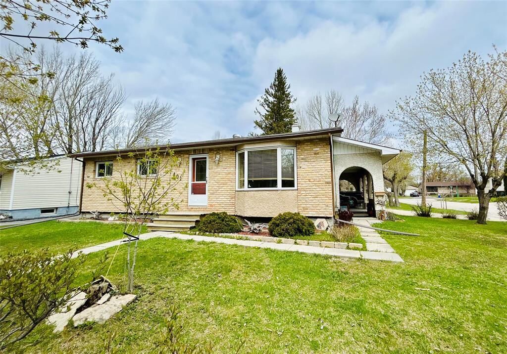 Property Photo: 401 Queen Avenue MB R1A 1G2