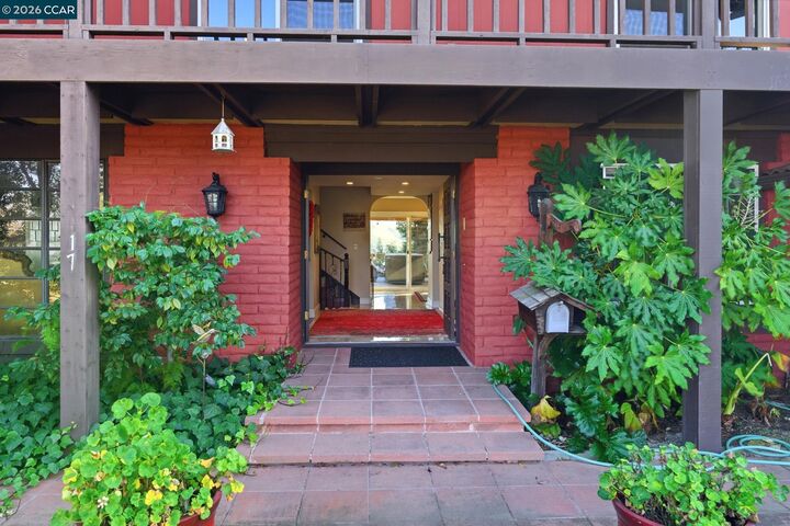 Property Photo:  