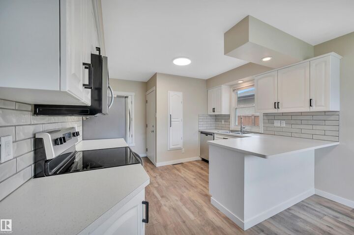Property Photo:  6515 104 A Street NW  AB T6Y 2M2 