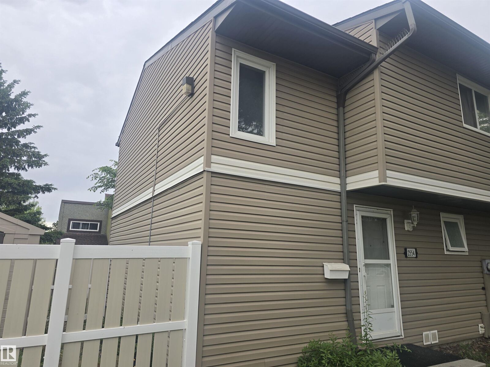 Property Photo:  2554 79 Street NW  AB T6K 3Y4 