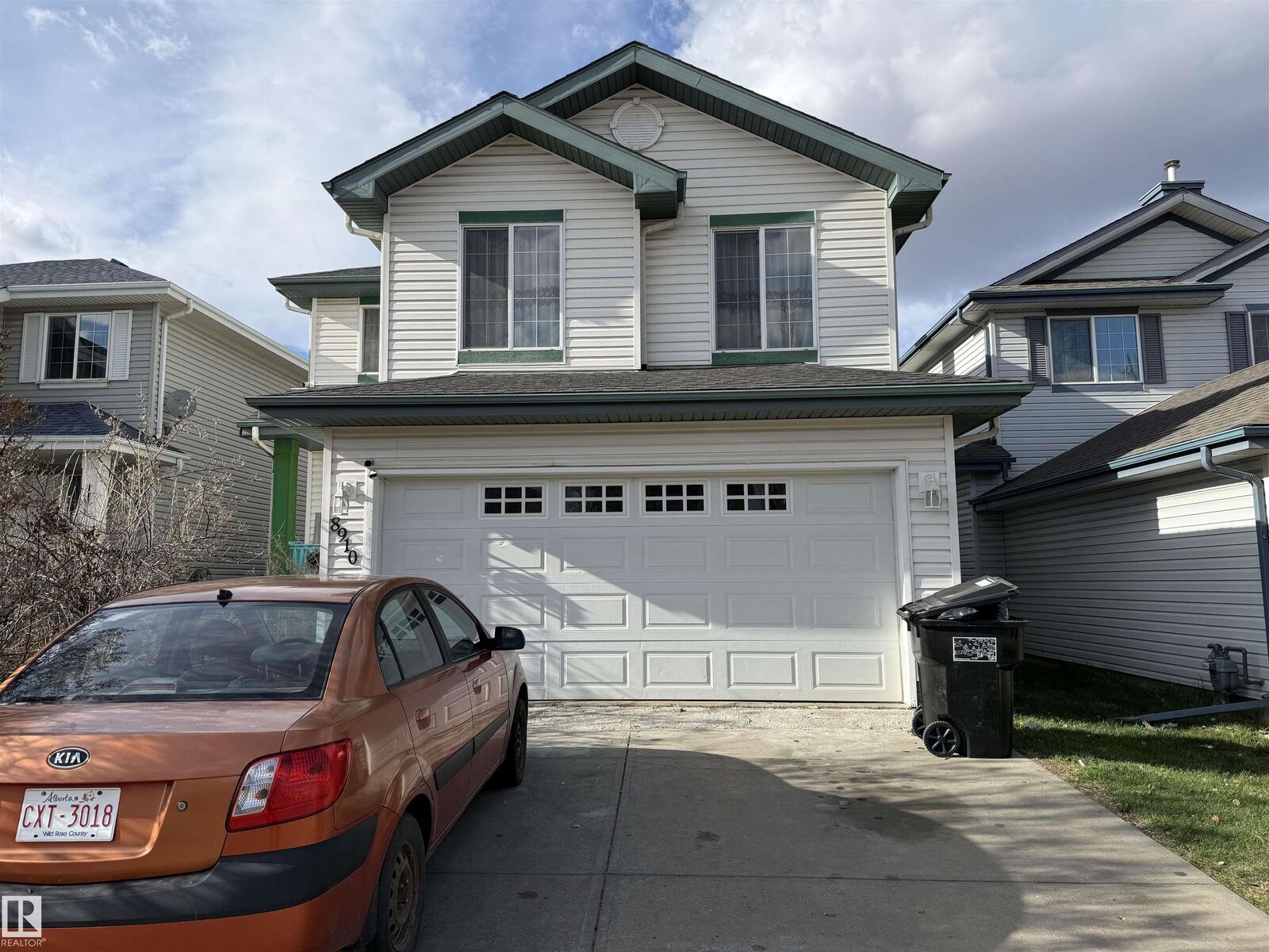 Property Photo:  8910 7 Avenue SW  AB T6X 1B9 