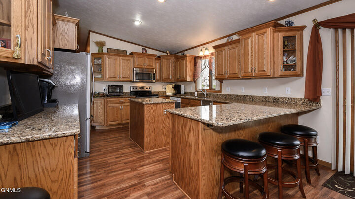 Property Photo:  1140 Chestnut Drive  ND 58577 