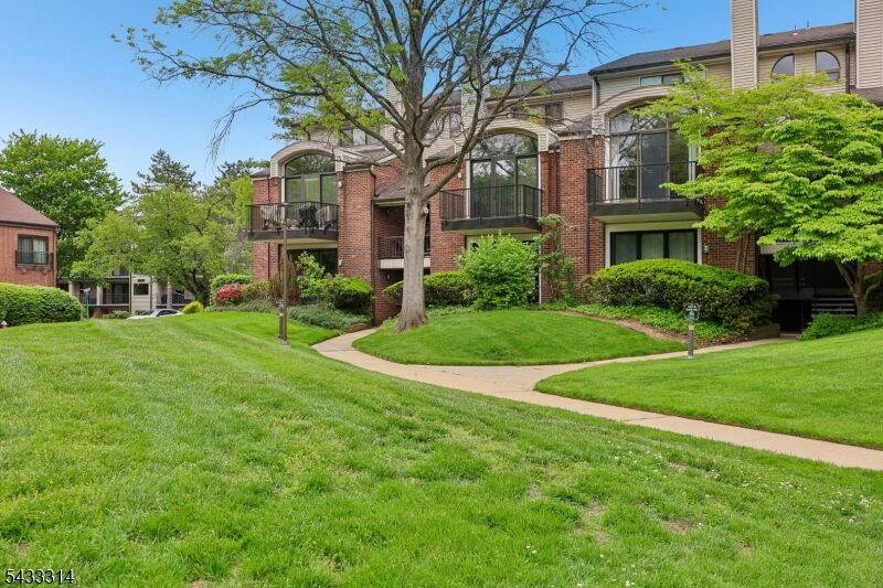 Property Photo: 1 Peabody Ct NJ 07666