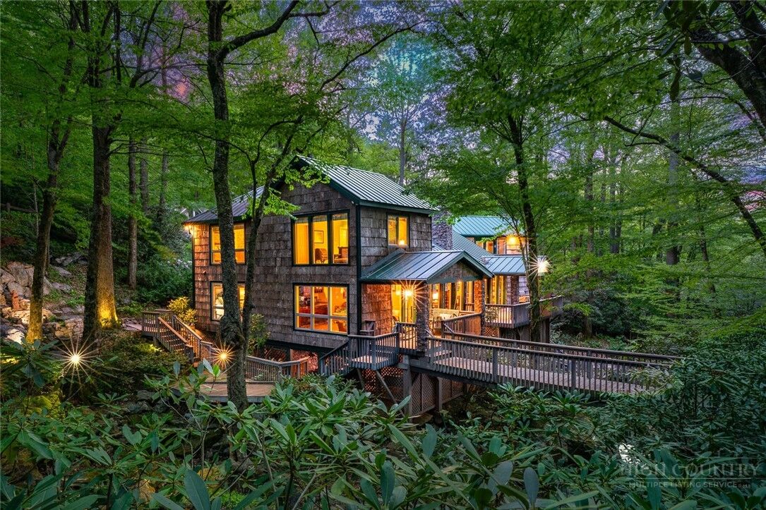 Property Photo:  220 Cobble Creek Lane  NC 28607 