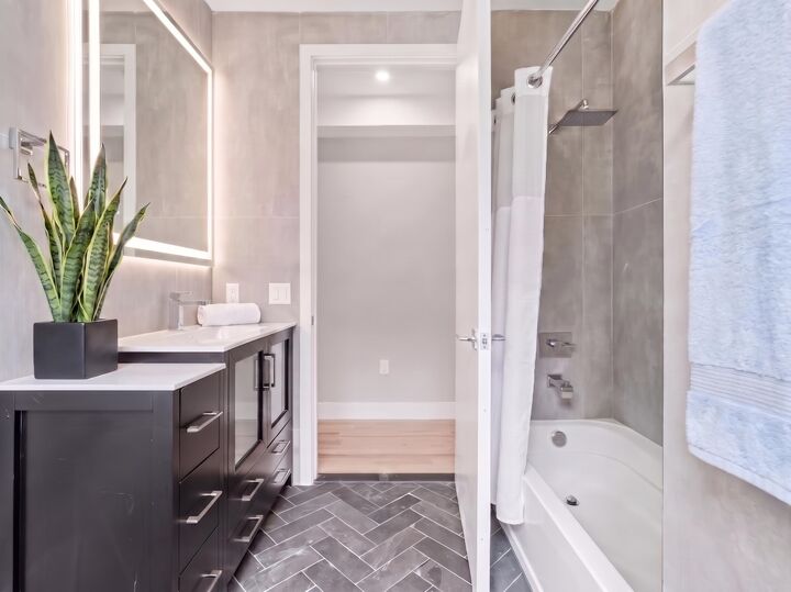 Property Photo:  437 Ogden Ave 2R  NJ 07307 