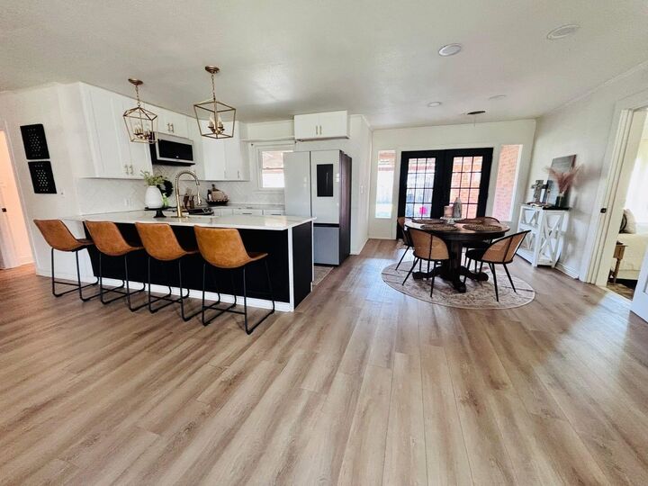 Property Photo: 400 E Neal Street TX 75633