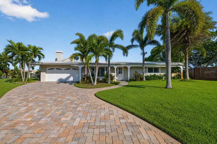 Property Photo:  1276 37th Avenue NE  FL 33704 