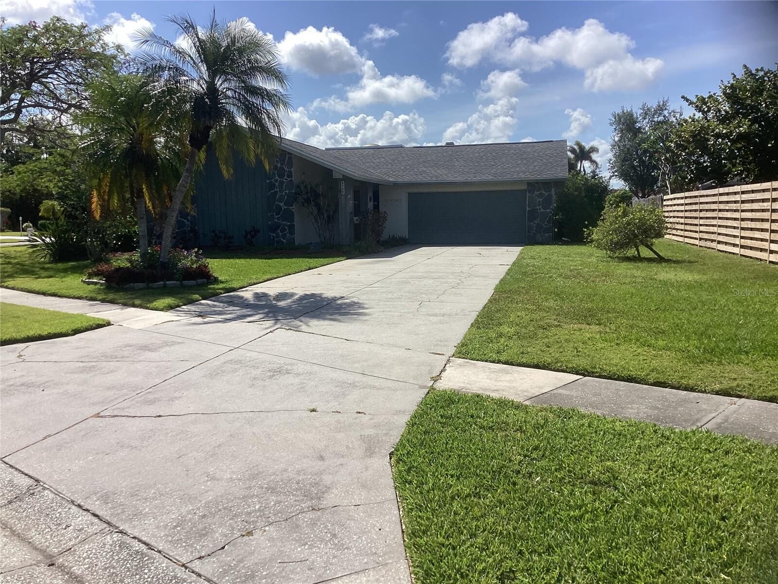 Property Photo:  6508 Waterford Circle  FL 34238 