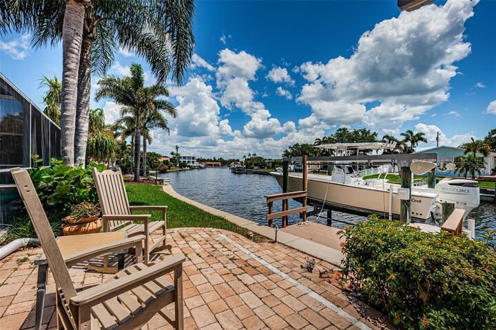 Property Photo: 1496 49th Avenue NE FL 33703