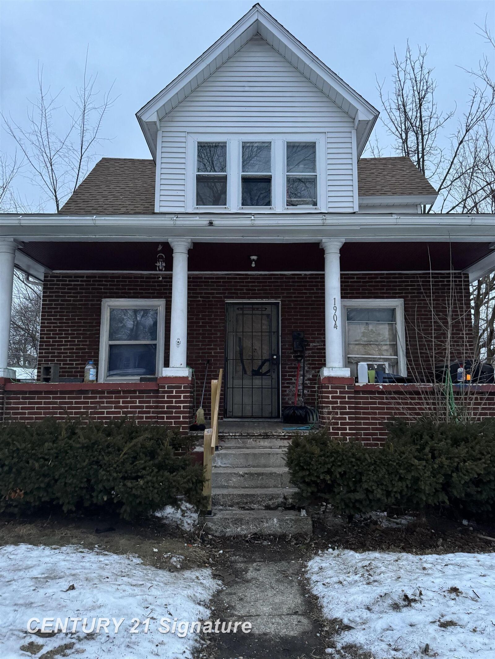 Property Photo:  1904 W Michigan Avenue  MI 48602 