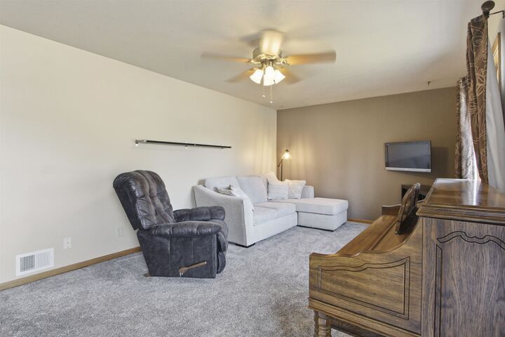 Property Photo: 620 13th St NE ND 58703