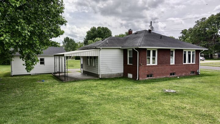 Property Photo:  606 S Monroe Street  IL 62896 