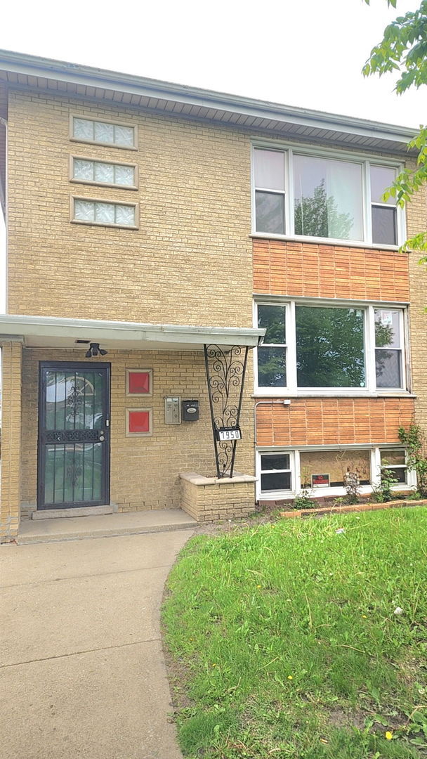 Property Photo: 7950 S Lafayette Avenue IL 60620