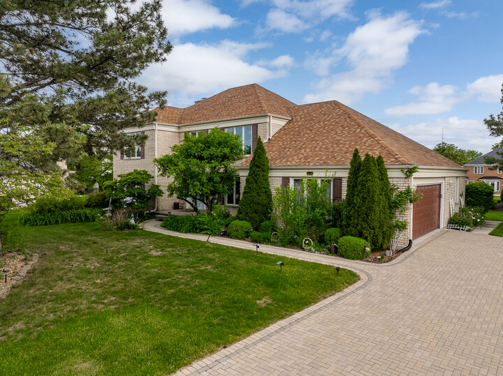 Property Photo:  306 Woodview Court  IL 60523 