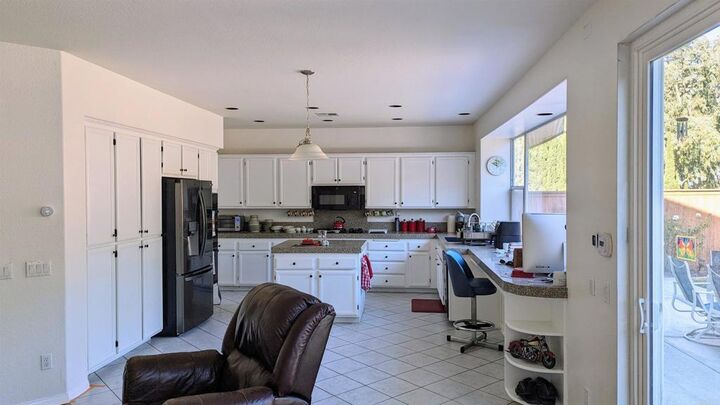 Property Photo:  1418 Woodhaven Drive  CA 92056 