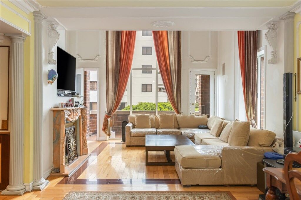 Property Photo:  10550 Wilshire Boulevard 302  CA 90024 