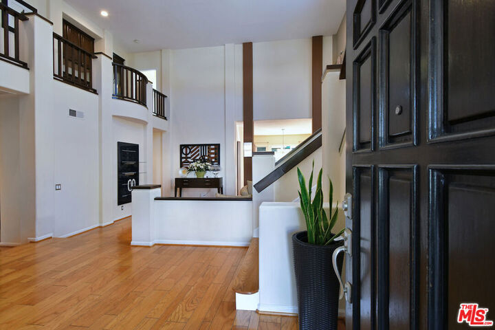 Property Photo:  23224 Park Corniche  CA 91302 