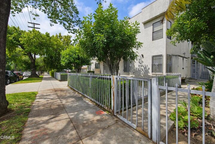 Property Photo:  847 N Raymond Avenue 9A  CA 91103 