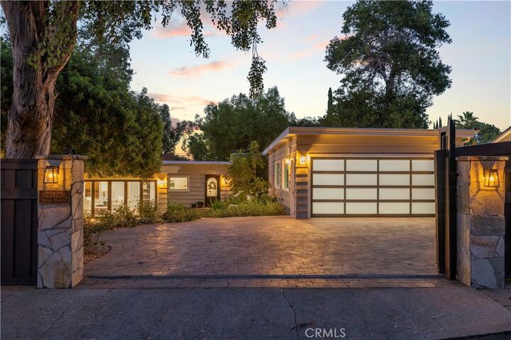 Property Photo:  22125 Avenue Morelos  CA 91364 