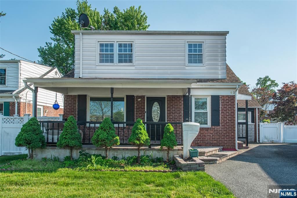 Property Photo:  42 Spring Valley Avenue  NJ 07607 
