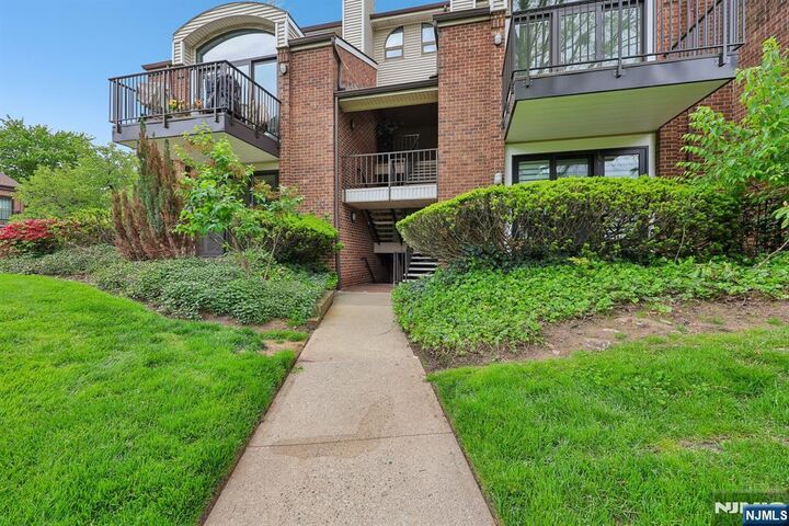 Property Photo:  1 Peabody Court 1001  NJ 07666 