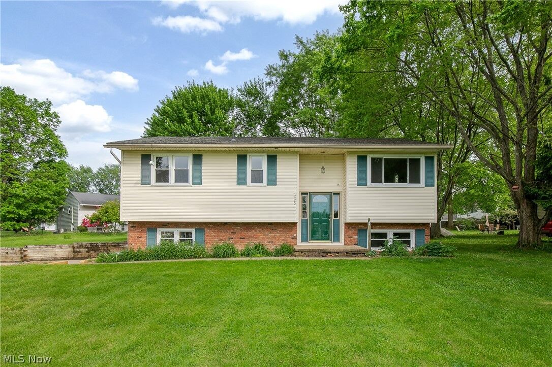 Property Photo:  1425 Galaxy Drive  OH 44260 