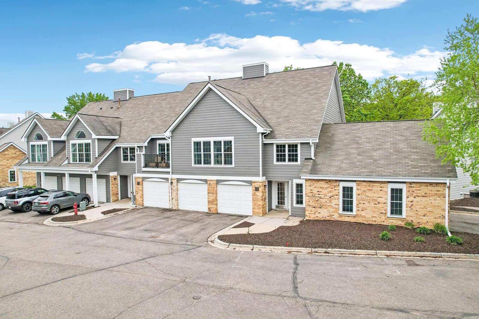Property Photo:  6030 Chasewood Parkway 201  MN 55343 