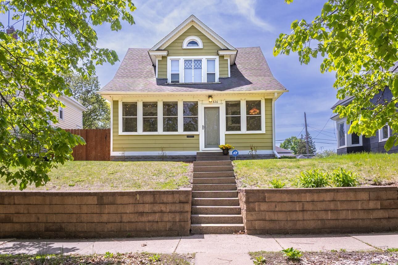 Property Photo:  826 Blair Avenue  MN 55104 