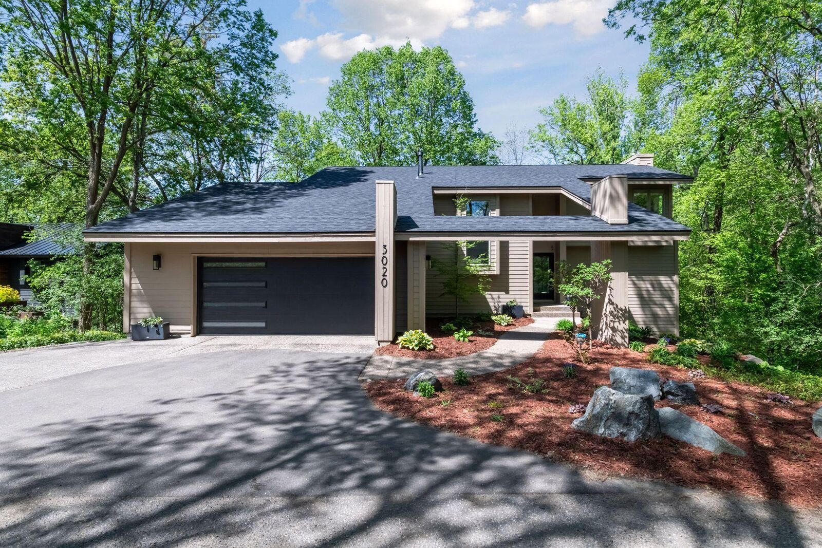 Property Photo: 3020 Woodlawn Avenue MN 55391
