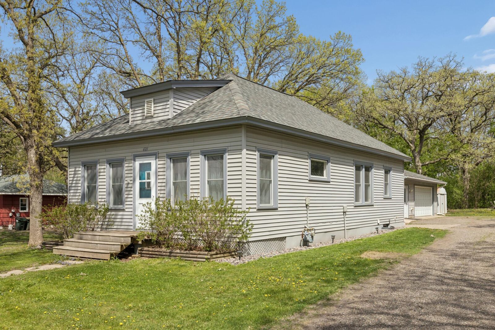 Property Photo:  621 Hazel Avenue E  MN 55353 