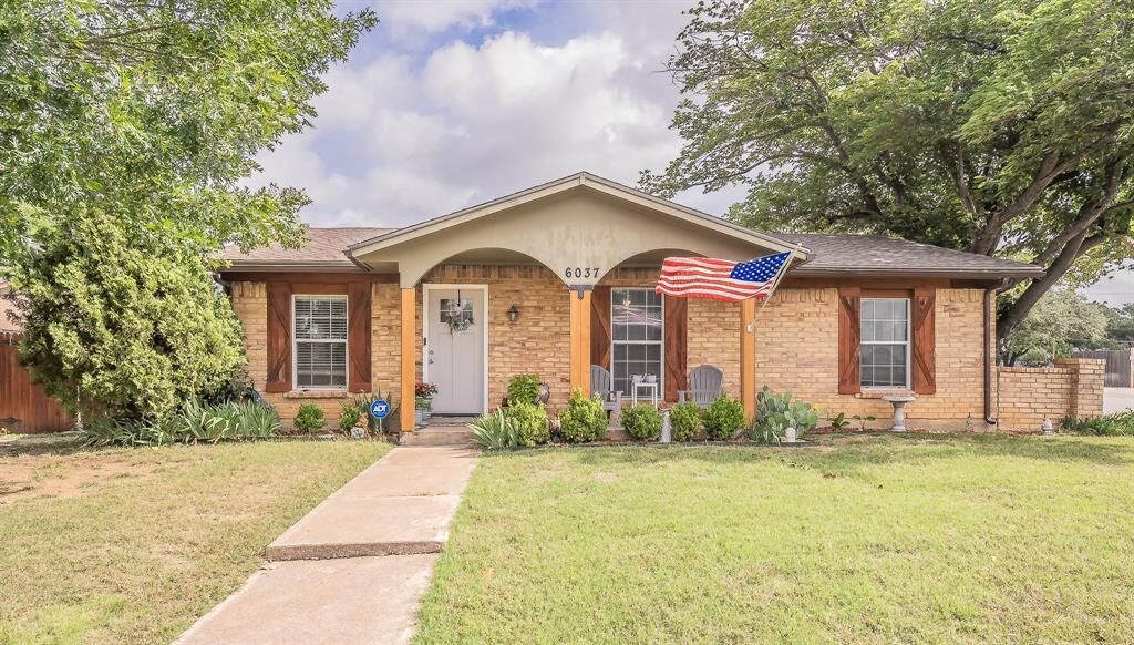 Property Photo: 6037 Lindy Lane TX 76148