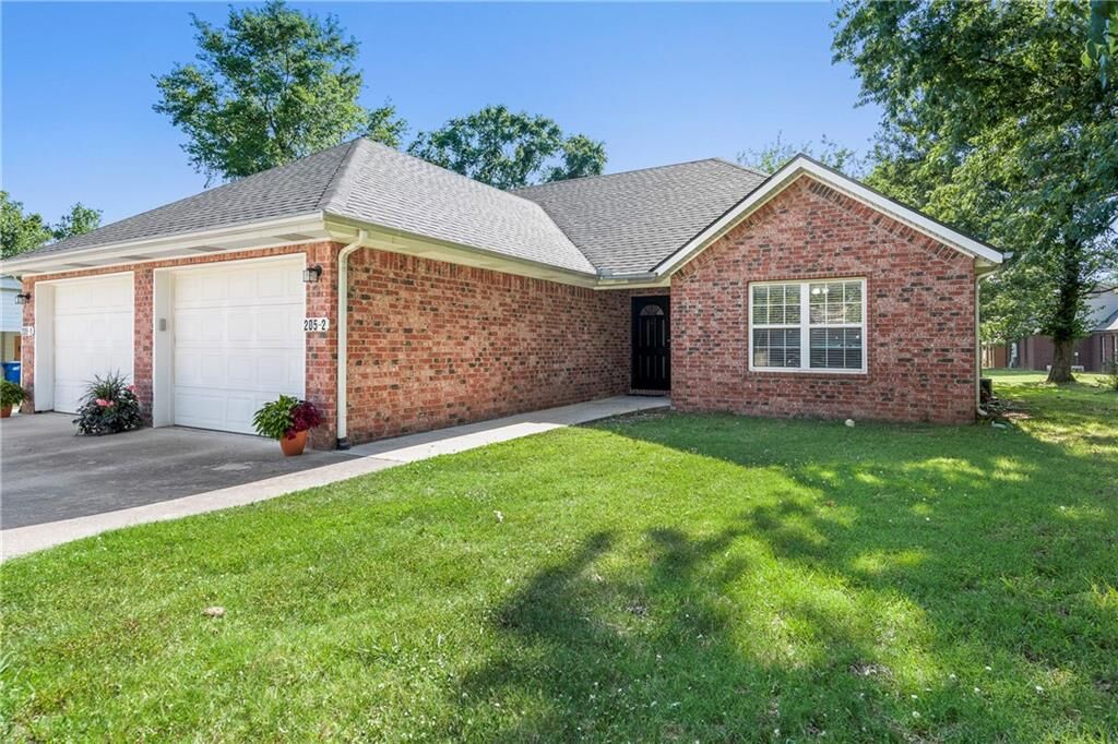 Property Photo:  205 NE J Street 1  AR 72712 