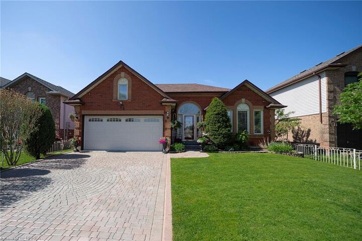 Property Photo:  25 Maplecrest Lane  ON N3R 7T9 