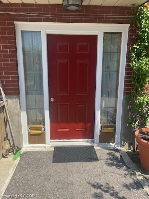 Property Photo:  150 Chandler Drive 3  ON N2E 1G9 