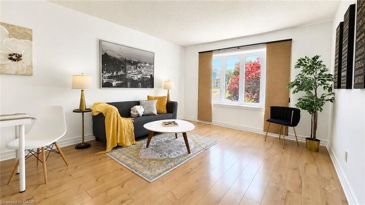 Property Photo:  31 Kinross Street 1  ON N3W 1J7 
